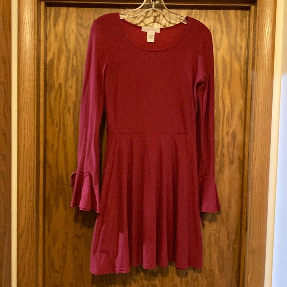 Planet Gold long sleeves maroon dress with bell cuffs and tie. Size M.